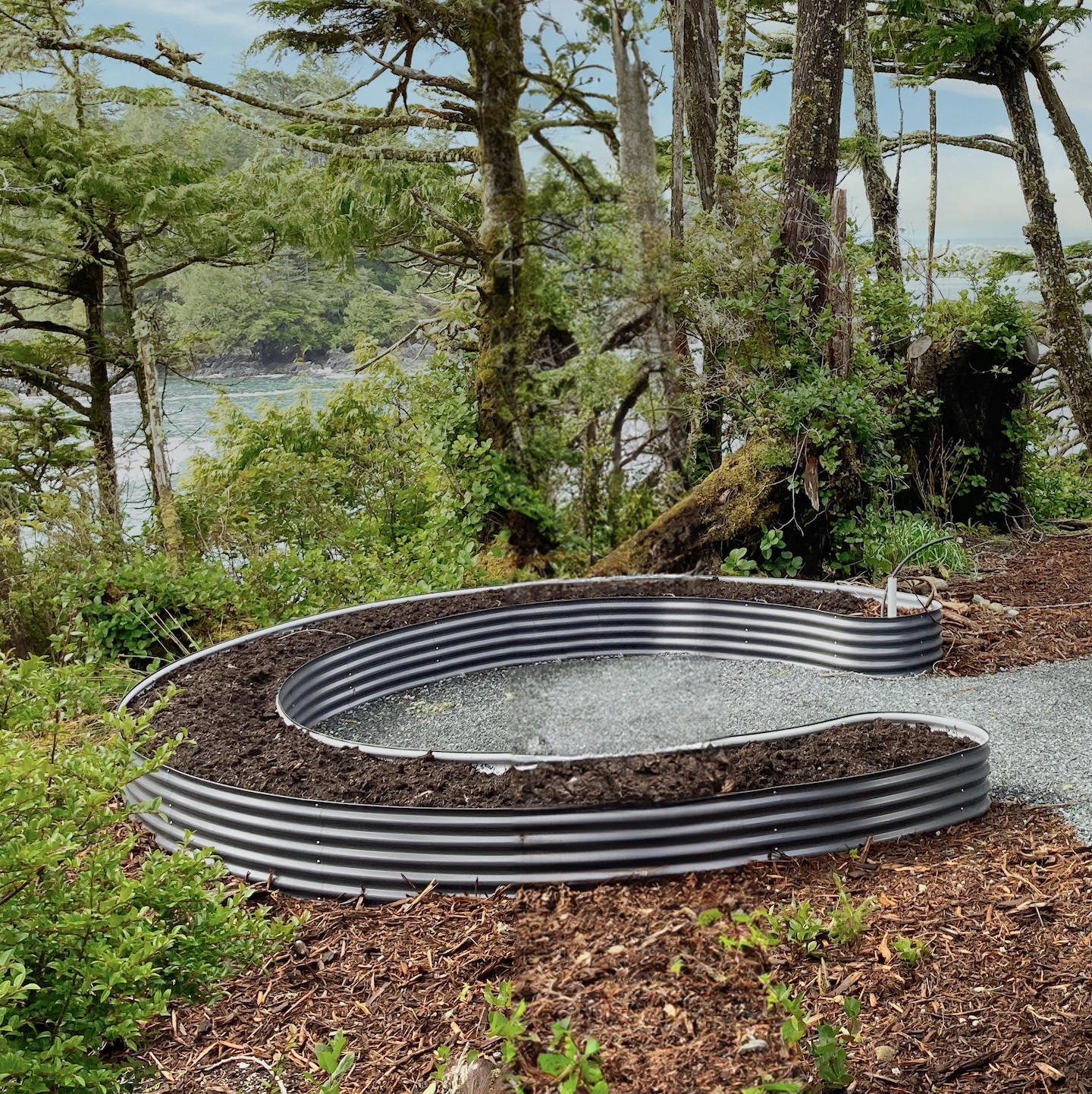 17" tall nest garden bed  in Canada